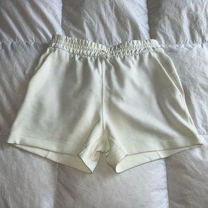 Lululemon Softstreme High-Rise Short 4”